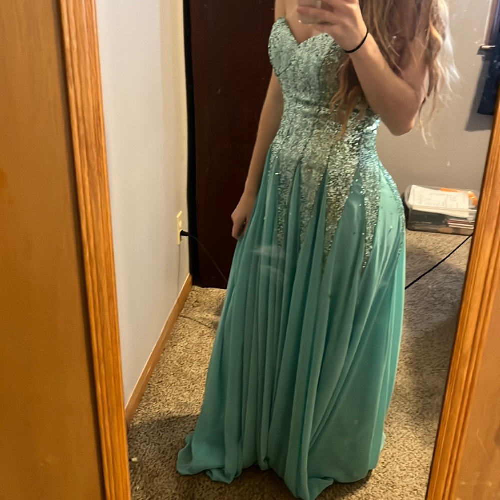 Prom dress only worn once!! Size 3/4